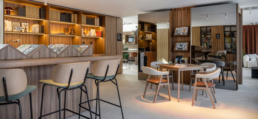 Amplio y luminoso espacio común en Calido Living, con una decoración moderna, diseñado para fomentar la socialización.