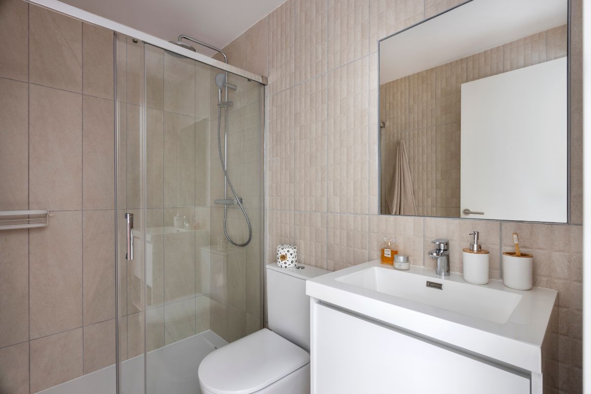 1778597047__material_comp_203253118_1762966717_BañoEstudioCalidoTresCantos.jpg